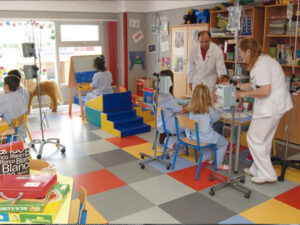 Escuelas hospitalarias: un espacio para la infancia en medio del dolor
