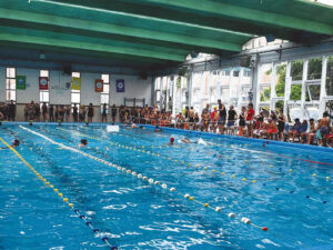 El plan de natación en la escuela primaria